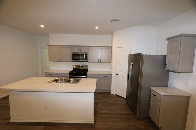 Building Photo - 24808 Sugar Pine Cone St