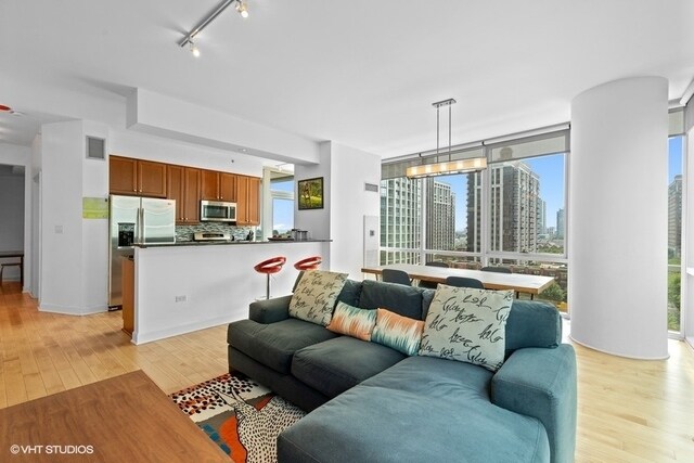 Building Photo - 1201 S Prairie Ave