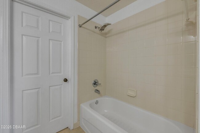 Building Photo - 940 Village Trail