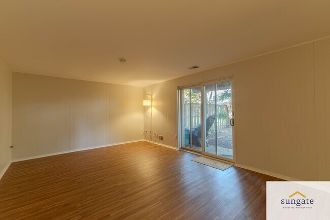Building Photo - 12 Daria Ct