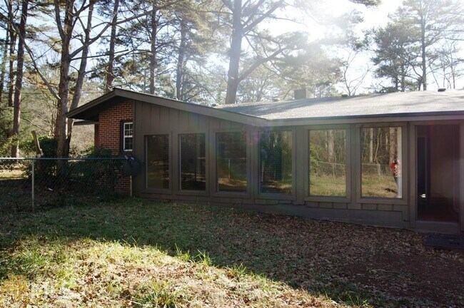 Building Photo - 294 Longview Dr