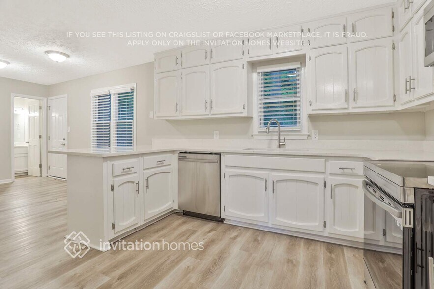 Building Photo - 349 Charmers Way SW