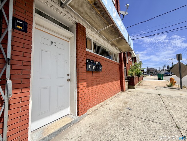 Building Photo - 36 Truman St