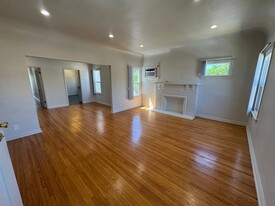Building Photo - 467 N Orange Grove Ave