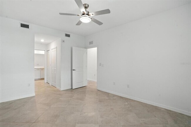 Building Photo - 14281 Heritage Landing Blvd