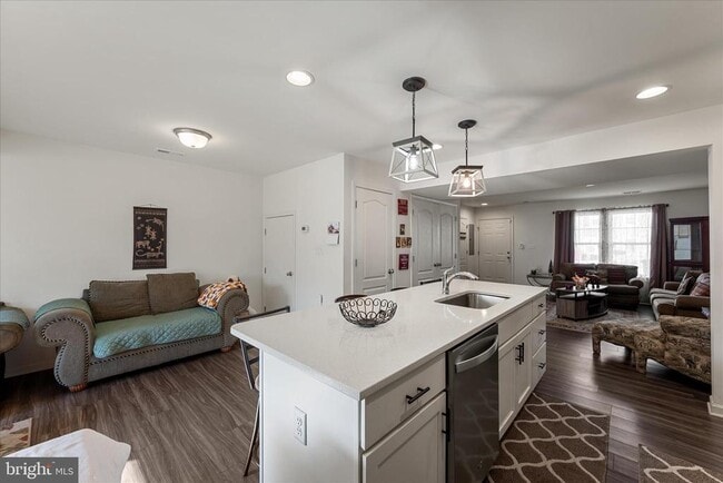 Building Photo - 35 Mengel Rd