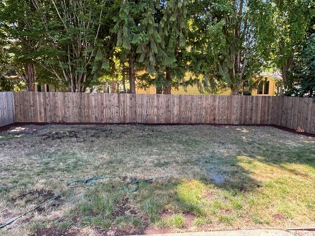 Building Photo - Available Now – Spacious 3 Bedroom, 2.5 Bath Home in a Prime Corvallis Location