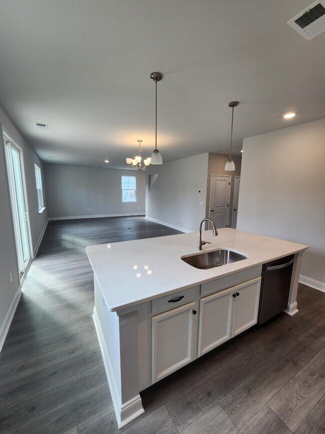 Building Photo - 4044 Dewberry Ln