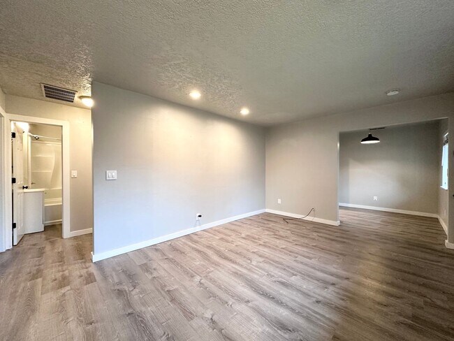 Building Photo - Single Family Home in SE Portland - Large ...