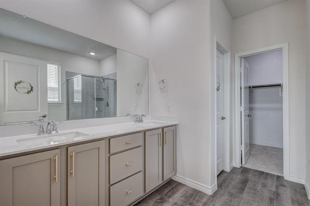 Building Photo - 11120 Canyon Oak St