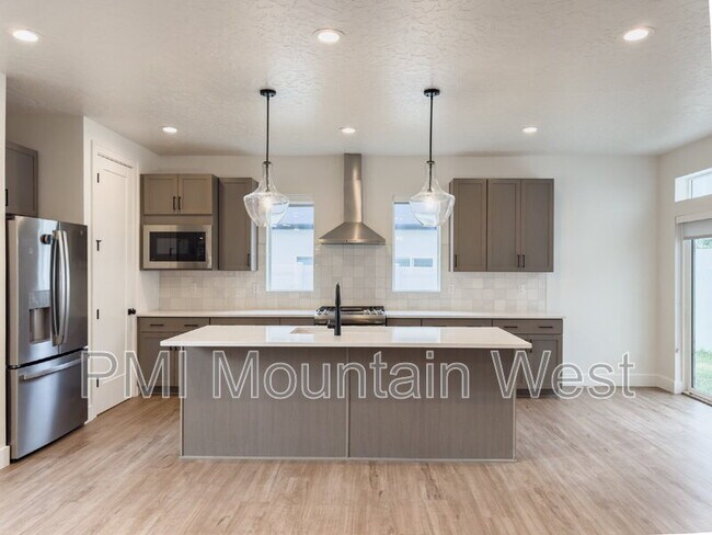 Building Photo - 331 S 680 W