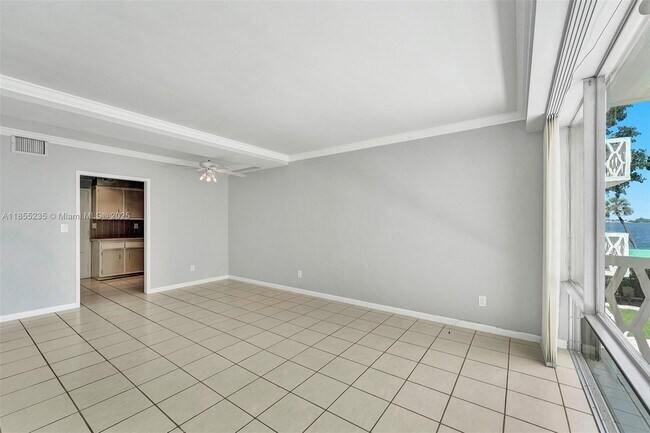 Building Photo - 1430 Brickell Bay Dr