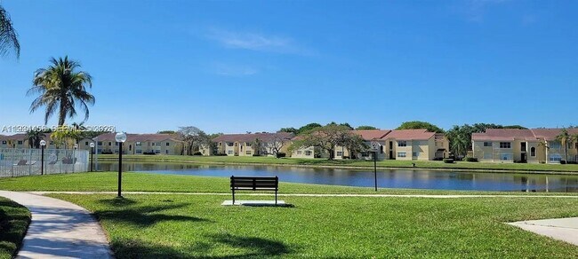 Building Photo - 457 Vista Isles Dr