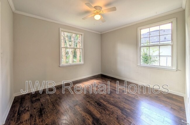 Building Photo - 3535 Rosselle St