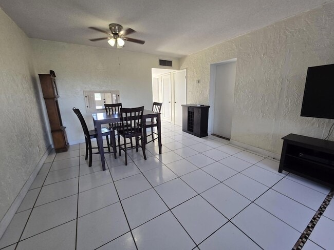 Building Photo - 5335 NW 10th Ct