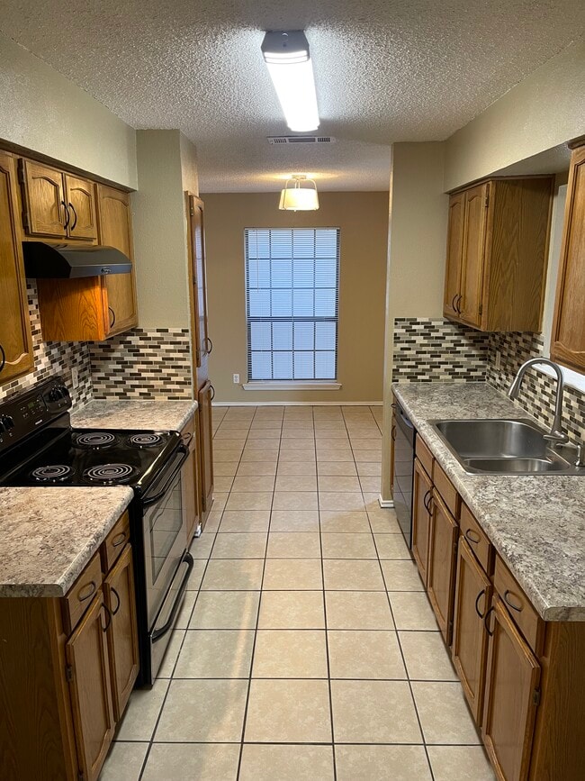 Building Photo - 426 Lochridge Dr