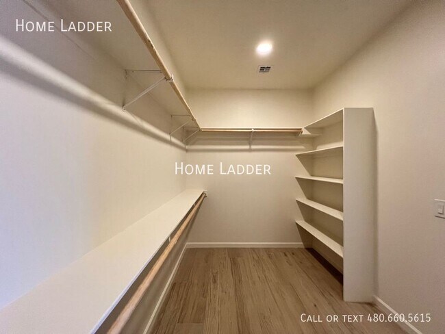 Building Photo - 1536 E Elegante Dr