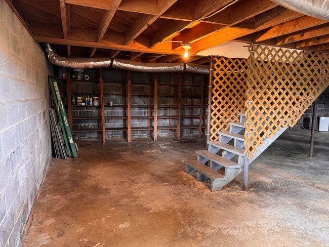 Building Photo - 3 Bed, 1.5 Bath brick home located on Gallimore Town Rd