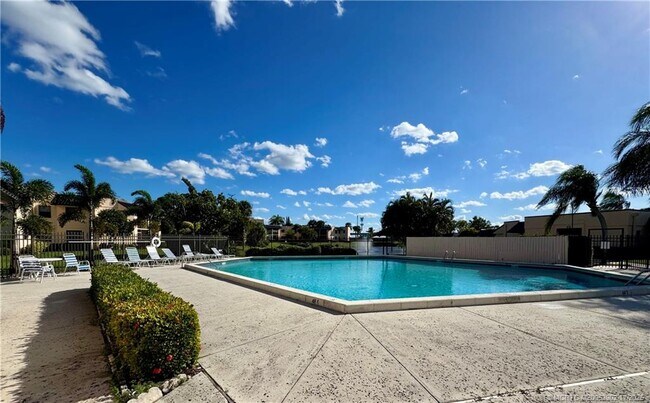 Building Photo - 2083 NE Collins Cir