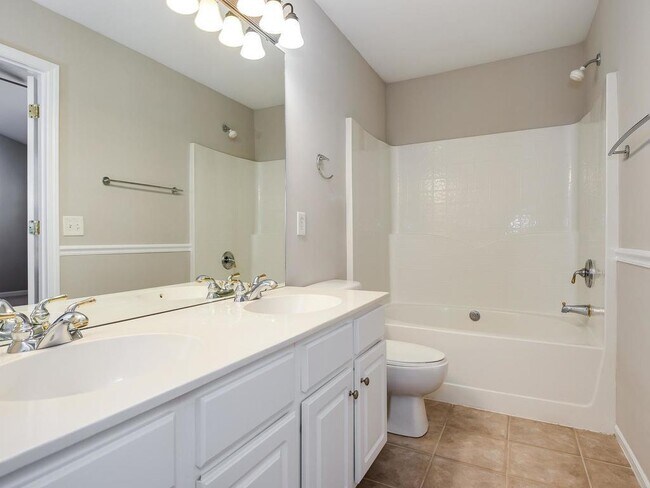 Building Photo - Ballantyne 3 Bedroom Townhome-Perfect Location!