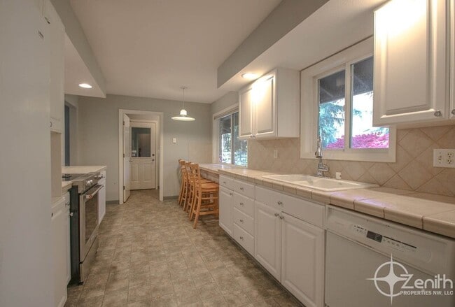 Building Photo - 12908 NE Salmon Creek Ave