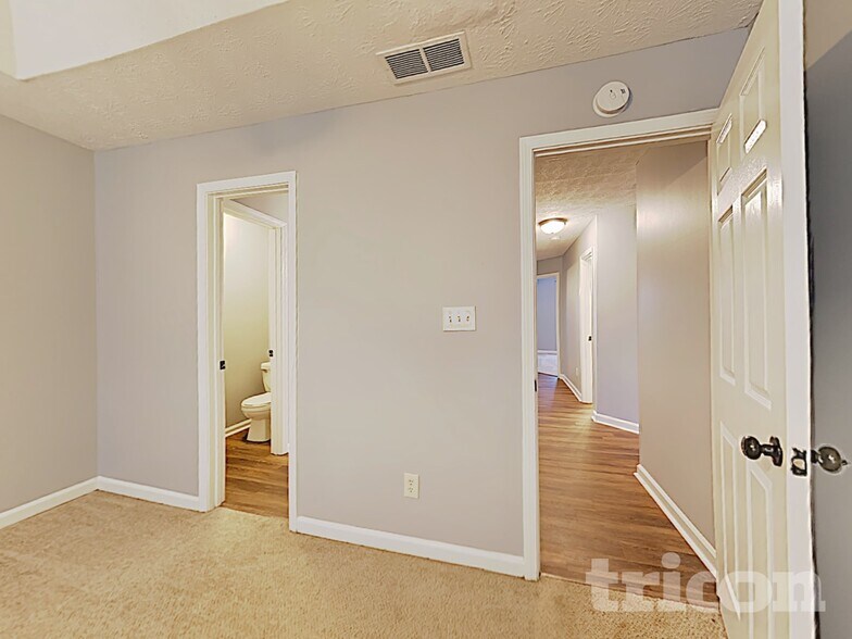 Building Photo - 705 Claven Ct