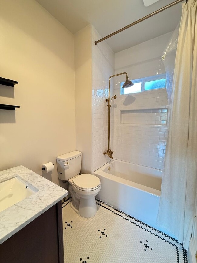 Building Photo - Now Available: Updated Everett 34-Bed, 1.5-Bath with Fenced Yard