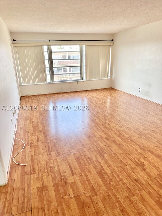 Building Photo - 1400 NE 169th St