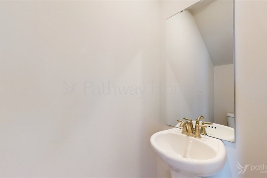 Building Photo - 121 S Sina St