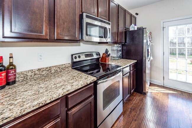 Building Photo - 3 Bedroom, 2.5 Bathroom Home in Eagle Run - Ladson