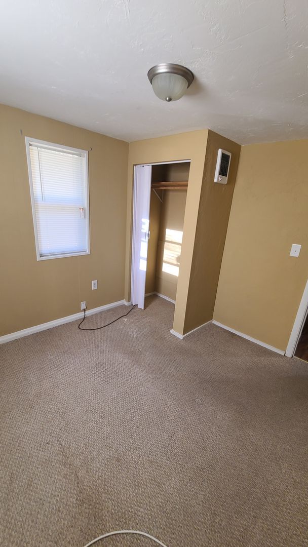 Building Photo - Adorable 2/1 move in ready!