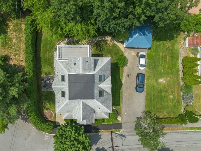 Building Photo - 55 Hale St