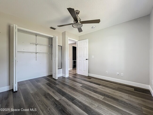 Building Photo - 1342 Richwood Cir