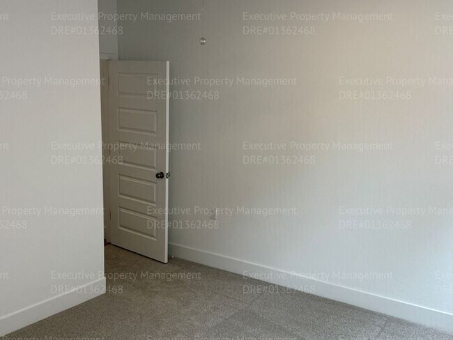 Building Photo - Newly constructed 3 bedroom/ 3 bathroom ho...