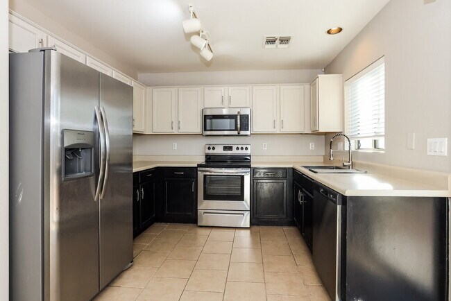 Building Photo - 12433 W Larkspur Rd