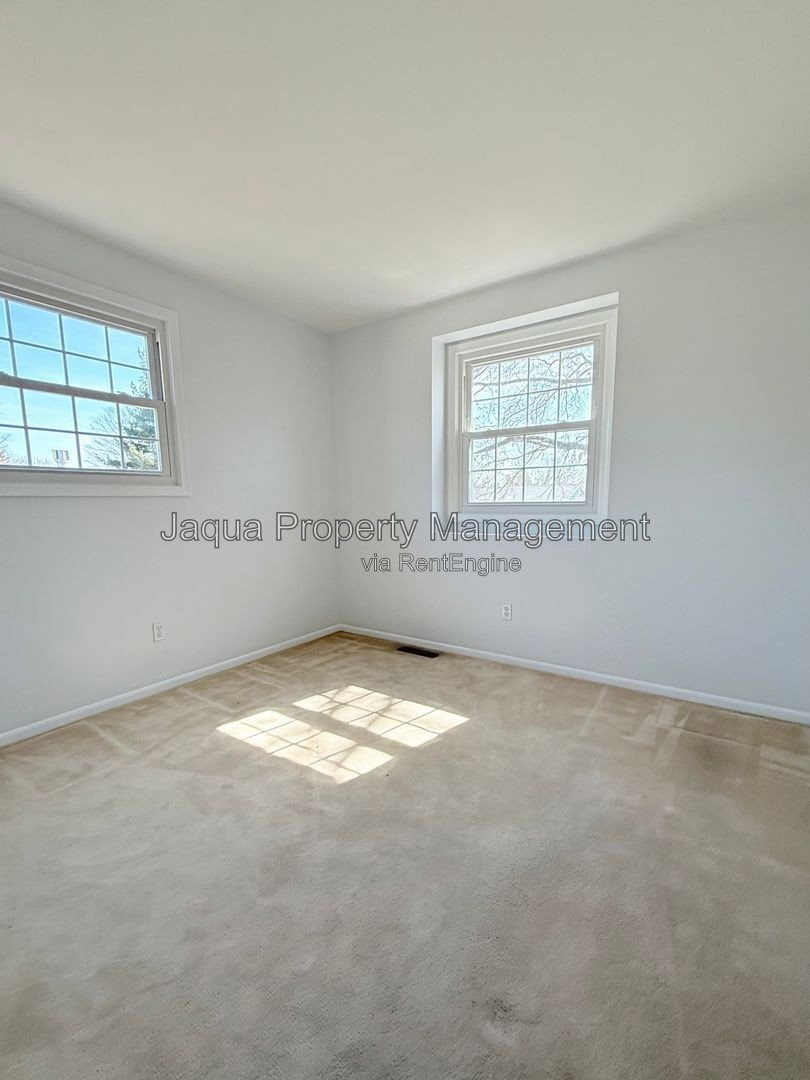 Building Photo - 2383 Quincy Ave