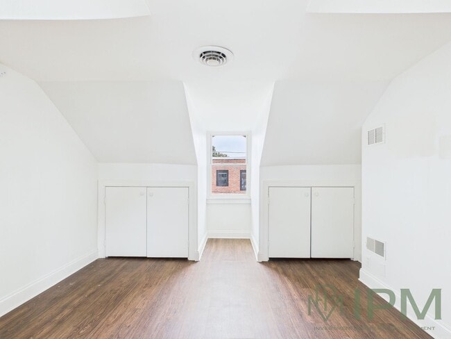 Building Photo - Available Now! Charming 3 Bedroom, 1.5 Bat...