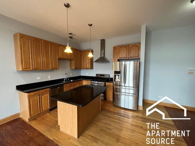 Primary Photo - 1918 W Cermak Rd