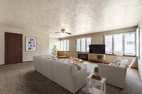 Building Photo - Spacious Duplex in the Heart of South Side Flats