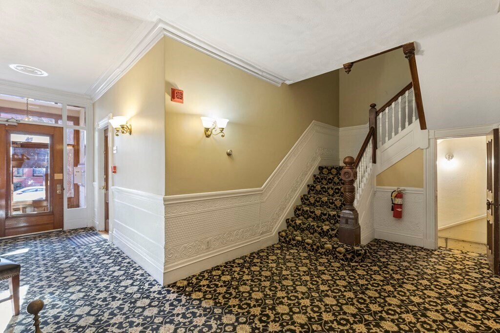Building Photo - 437 Marlborough St