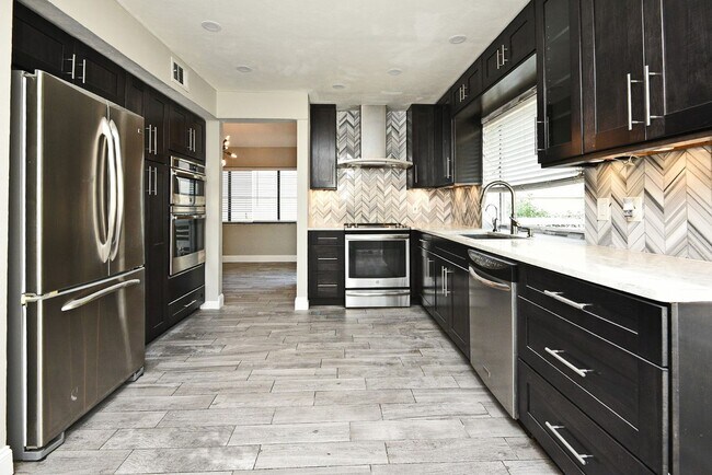 Building Photo - 621 Landings Pl