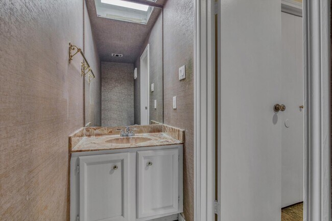 Building Photo - 7447 Cambridge St