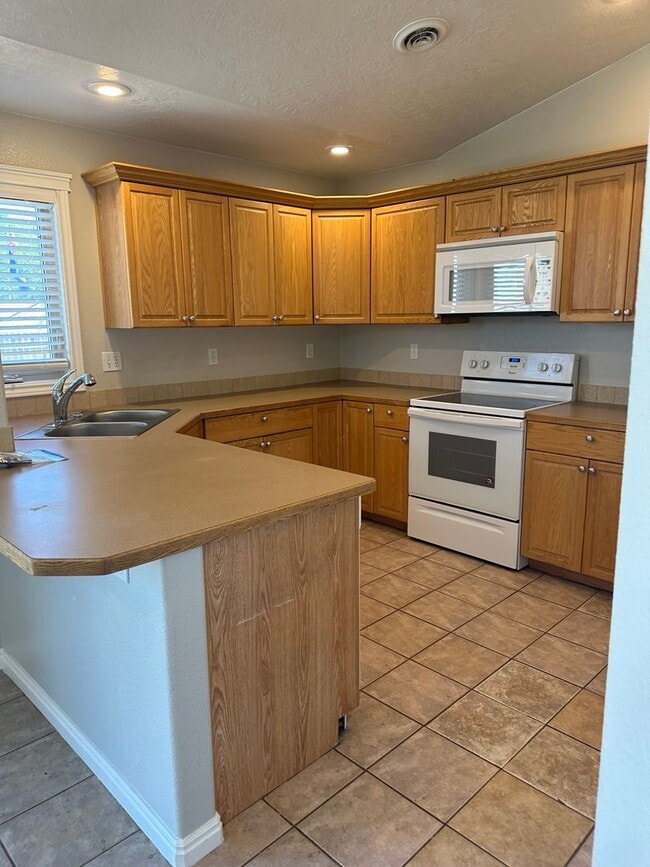 Building Photo - $1,995.00 / Ready Now this 4 bedroom home ...