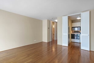 Building Photo - 21 W Goethe St