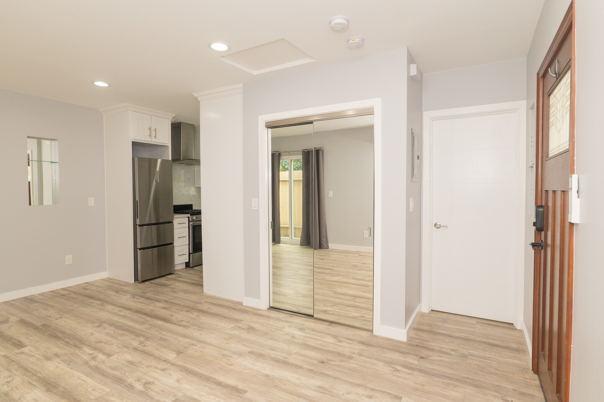 Building Photo - 5182 Canoga Ave
