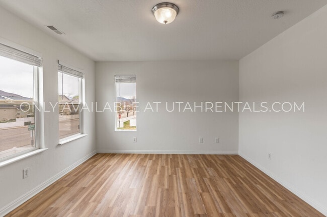 Building Photo - 211 Greenfield Cir