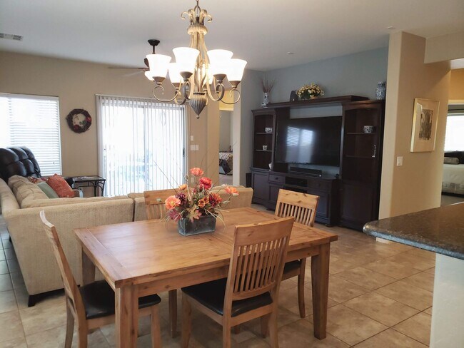 Building Photo - 208 E Caribbean Dr