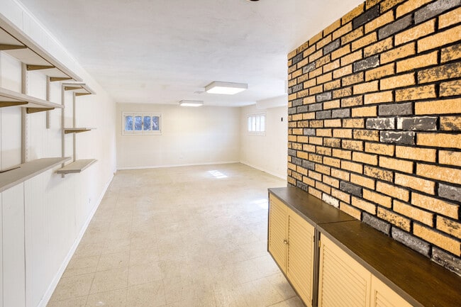 Building Photo - 3131 Hill Ln