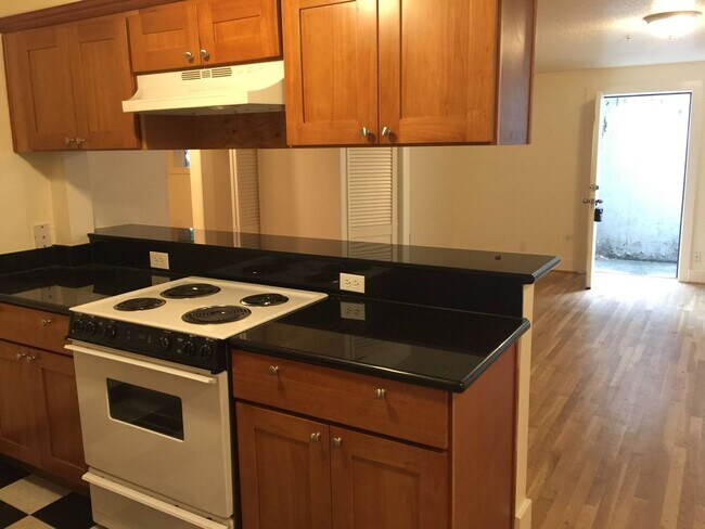 Interior Photo - 426 NE 75th Ave