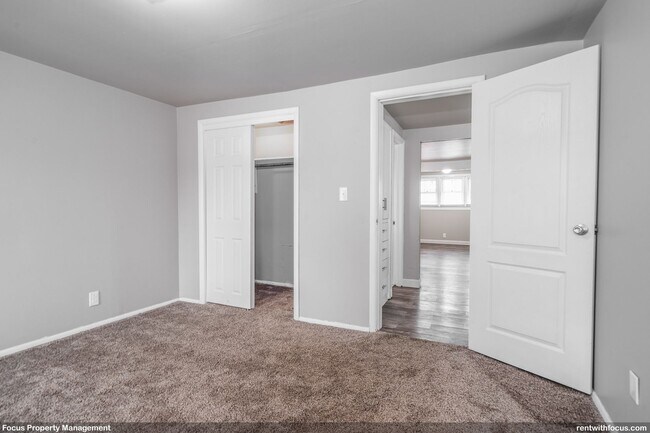 Building Photo - 854 2nd St